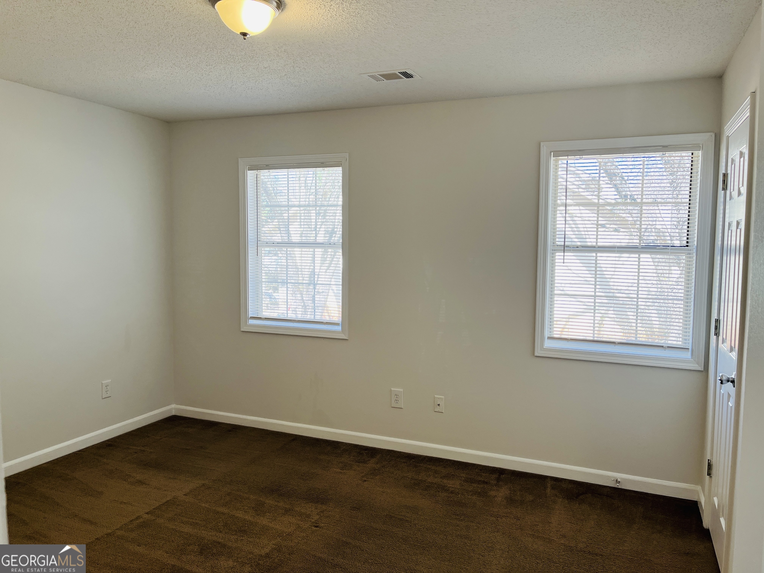 1701 Hunting Creek Lane Southeast, Unit 1701 Conyers, GA 30013 - Photo 15 of 20 an empty room with a window