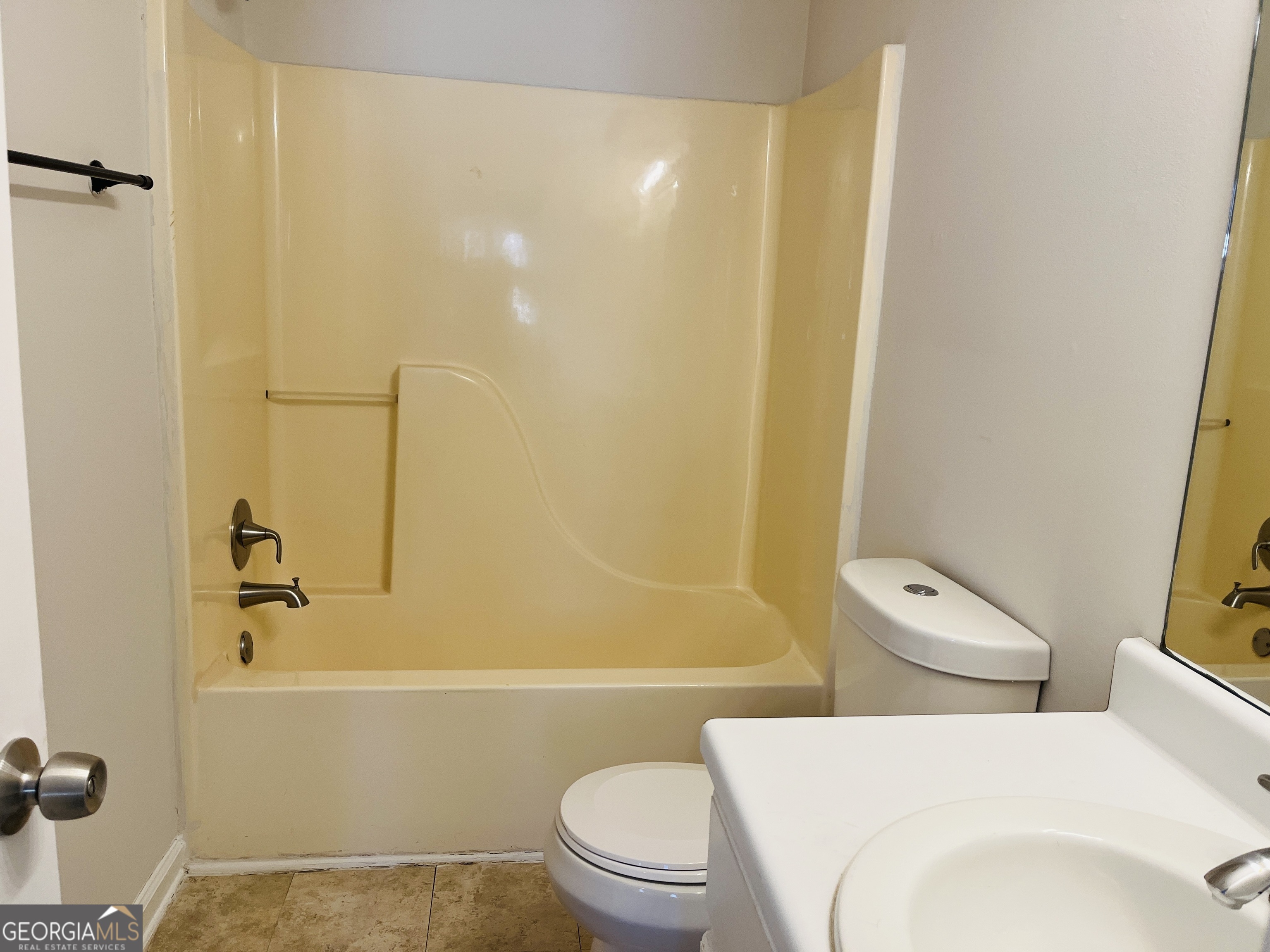 1701 Hunting Creek Lane Southeast, Unit 1701 Conyers, GA 30013 - Photo 18 of 20 a bathroom with a toilet and a bathtub