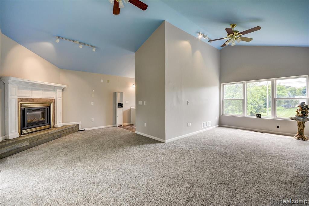 8110 Linden Road Fenton, MI 48430 - Photo 5 of 58