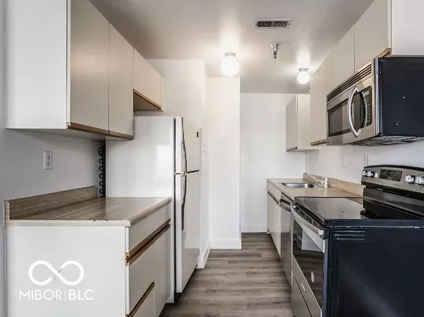 $1,250 | 230 9th Street, Unit 304, Indianapolis, IN 46204