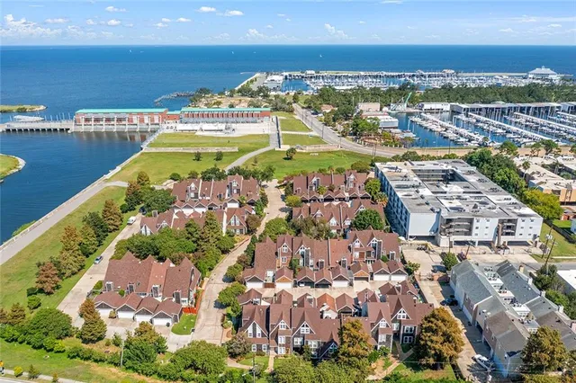 $2,300 | 2 Mariners Cove North, New Orleans, LA 70124