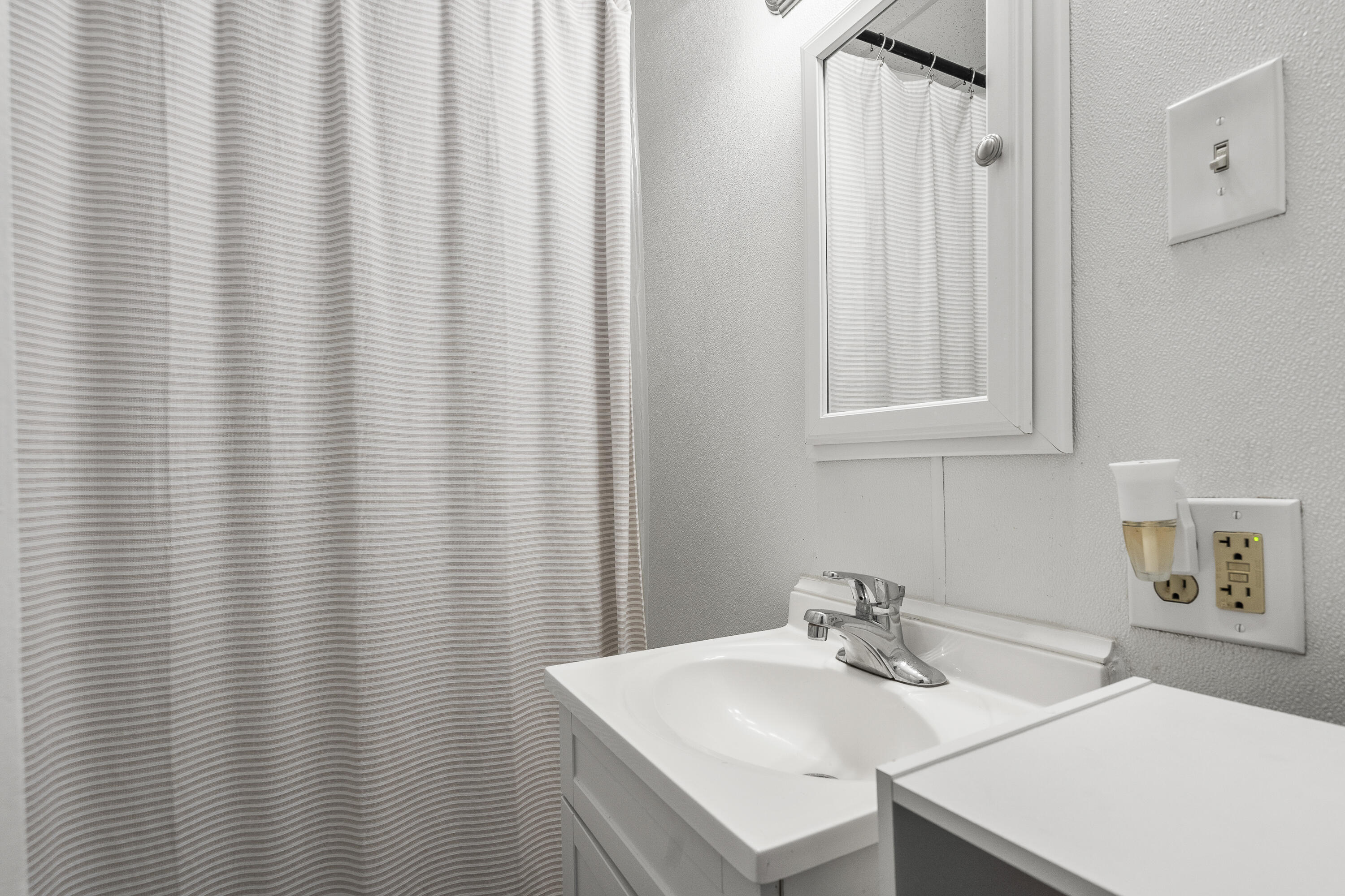 41 Burbank Street Lewiston, ME 04240 - Photo 8 of 49 05-41 Burbank St. Lewiston, ME - Interio