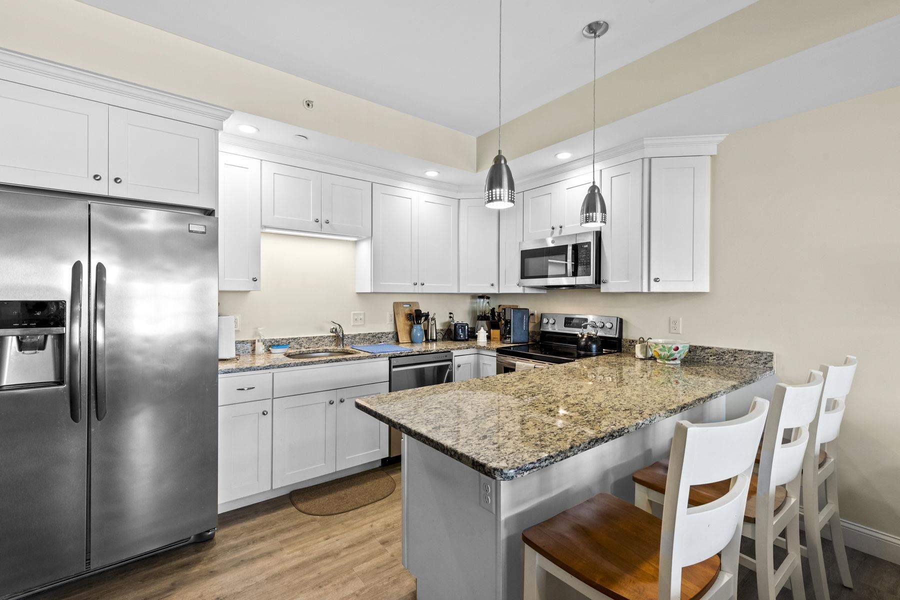 128 Ashworth Avenue, Unit 303 Hampton, NH 03842 - Photo 5 of 19