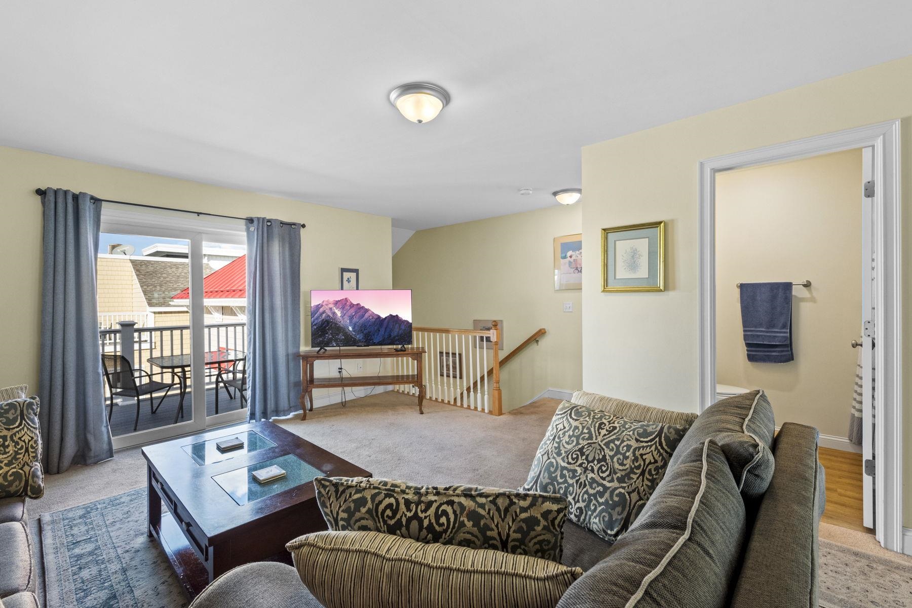 128 Ashworth Avenue, Unit 303 Hampton, NH 03842 - Photo 9 of 19