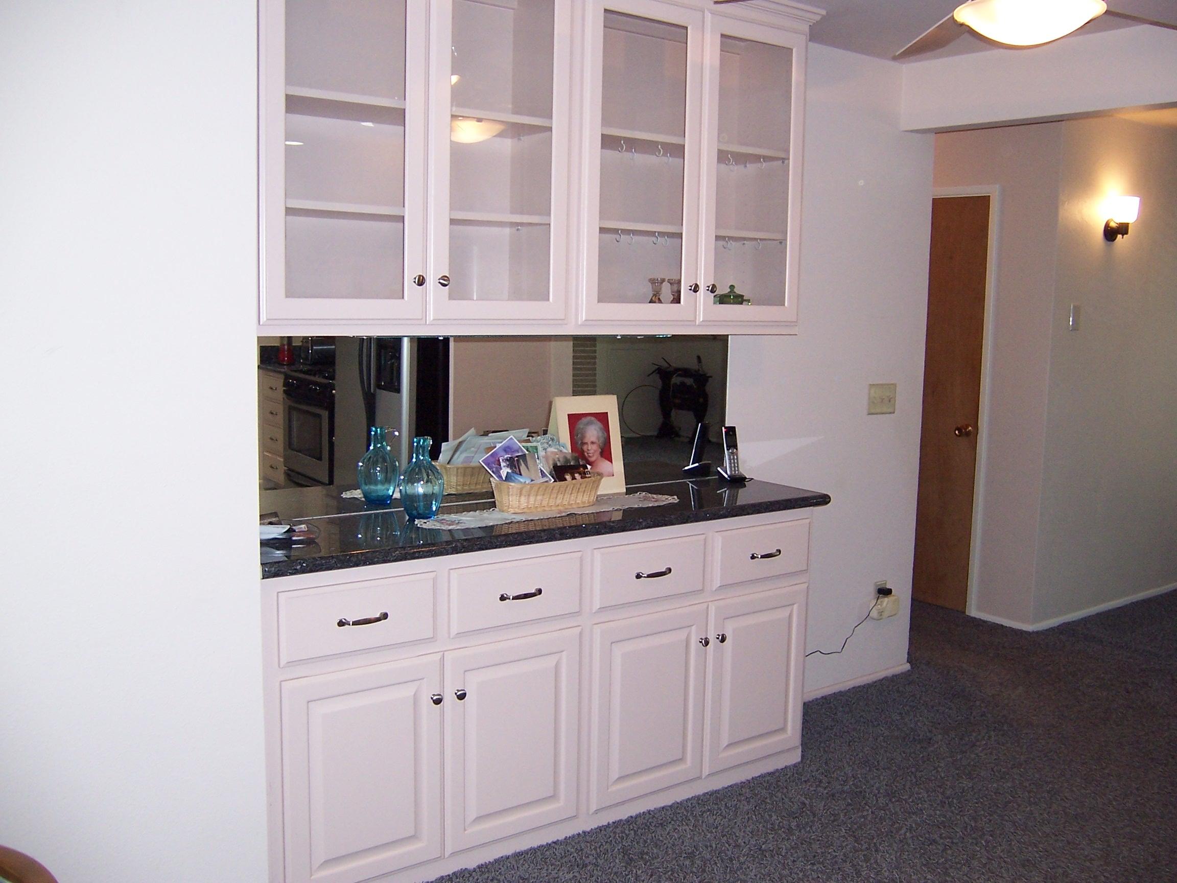 3372 Freeland Road Central Point, OR 97502 - Photo 21 of 37 Built-in Hutch