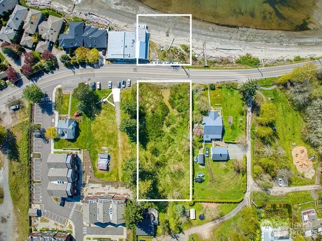 a black and white photo of a picture