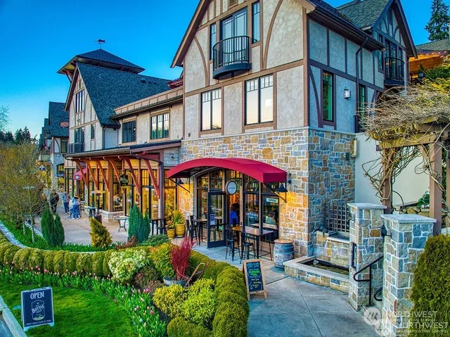 $1,250,000 | 4552 Point White Drive Northeast, Unit A&B, Bainbridge Island, WA 98110