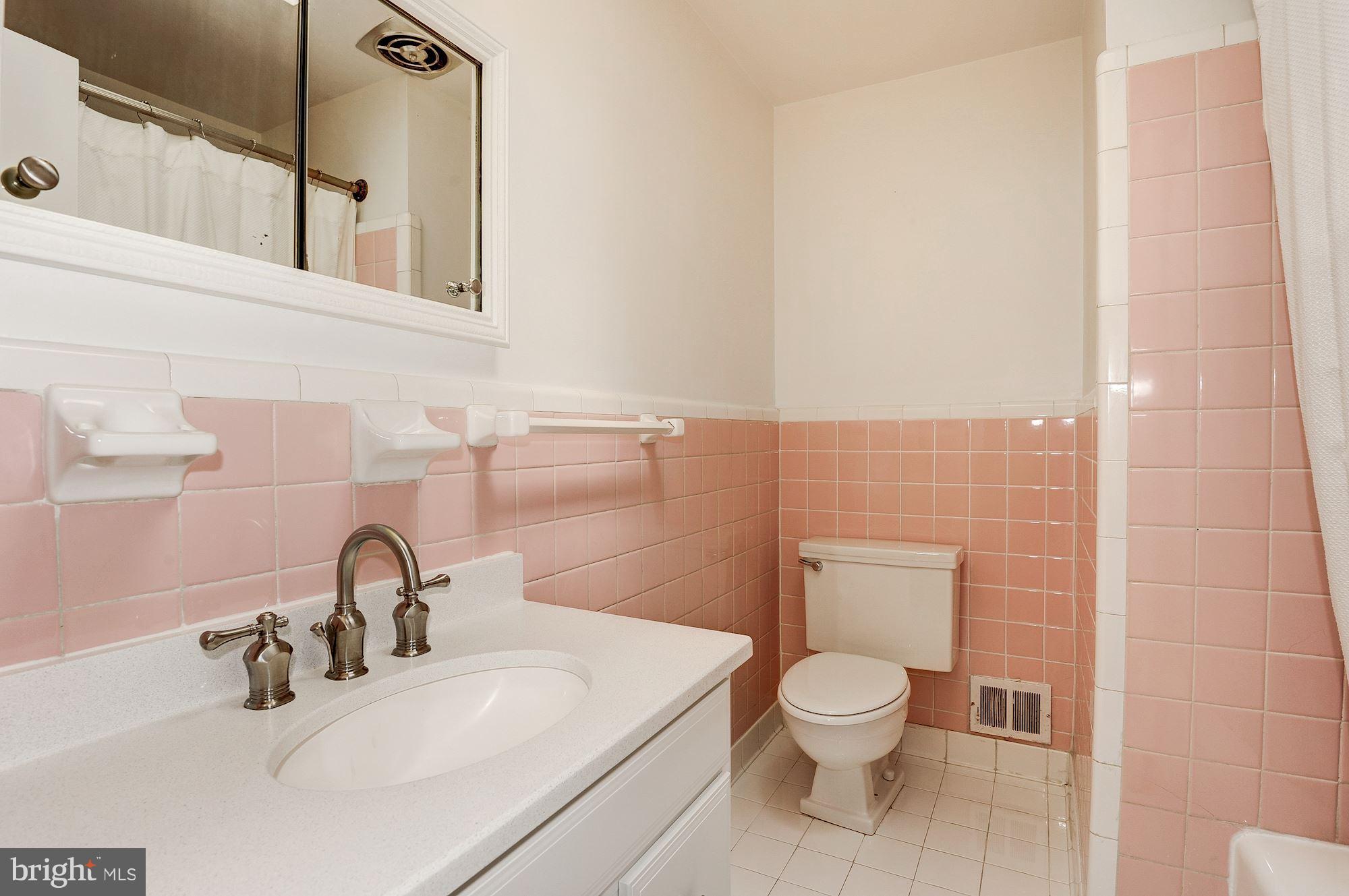 7017 Hector Road McLean, VA 22101 - Photo 15 of 28 Bath