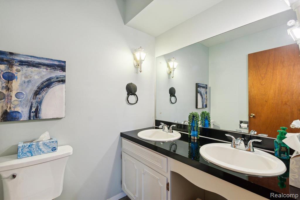 412 3rd Street Fenton, MI 48430 - Photo 9 of 18 Gallery Image 9