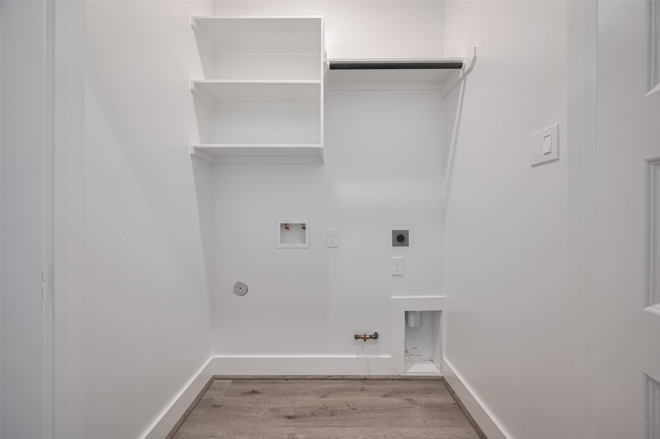 6747 Liverpool Street Houston, TX 77021 - Photo 10 of 18 The laundry area is equipped with overhead cabinetry—keeping laundry essentials neat and accessible.
