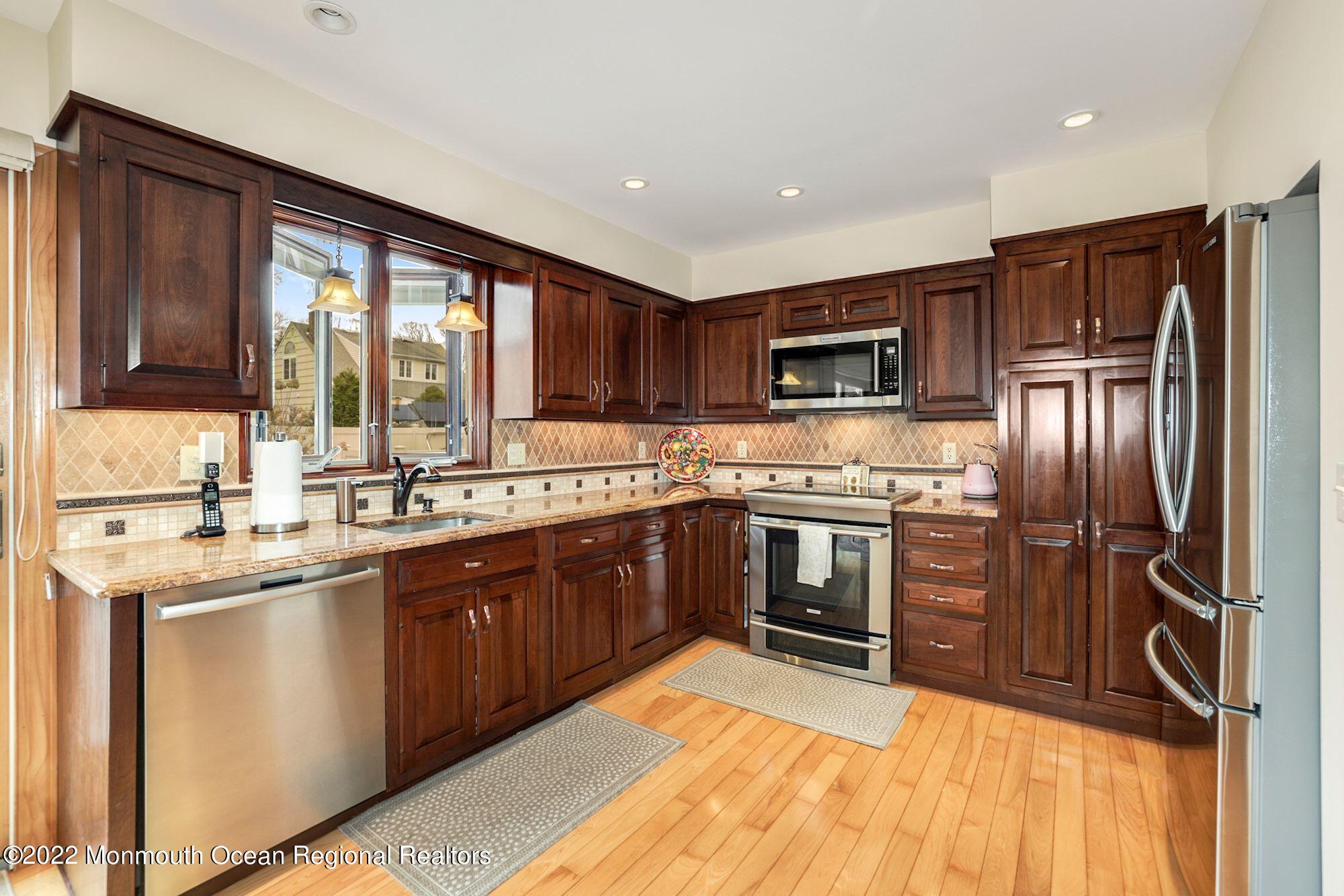 161 Tillotson Road Fanwood, NJ 07023 - Photo 13 of 41 017_161_TILLOTSON_RD_372331_700006