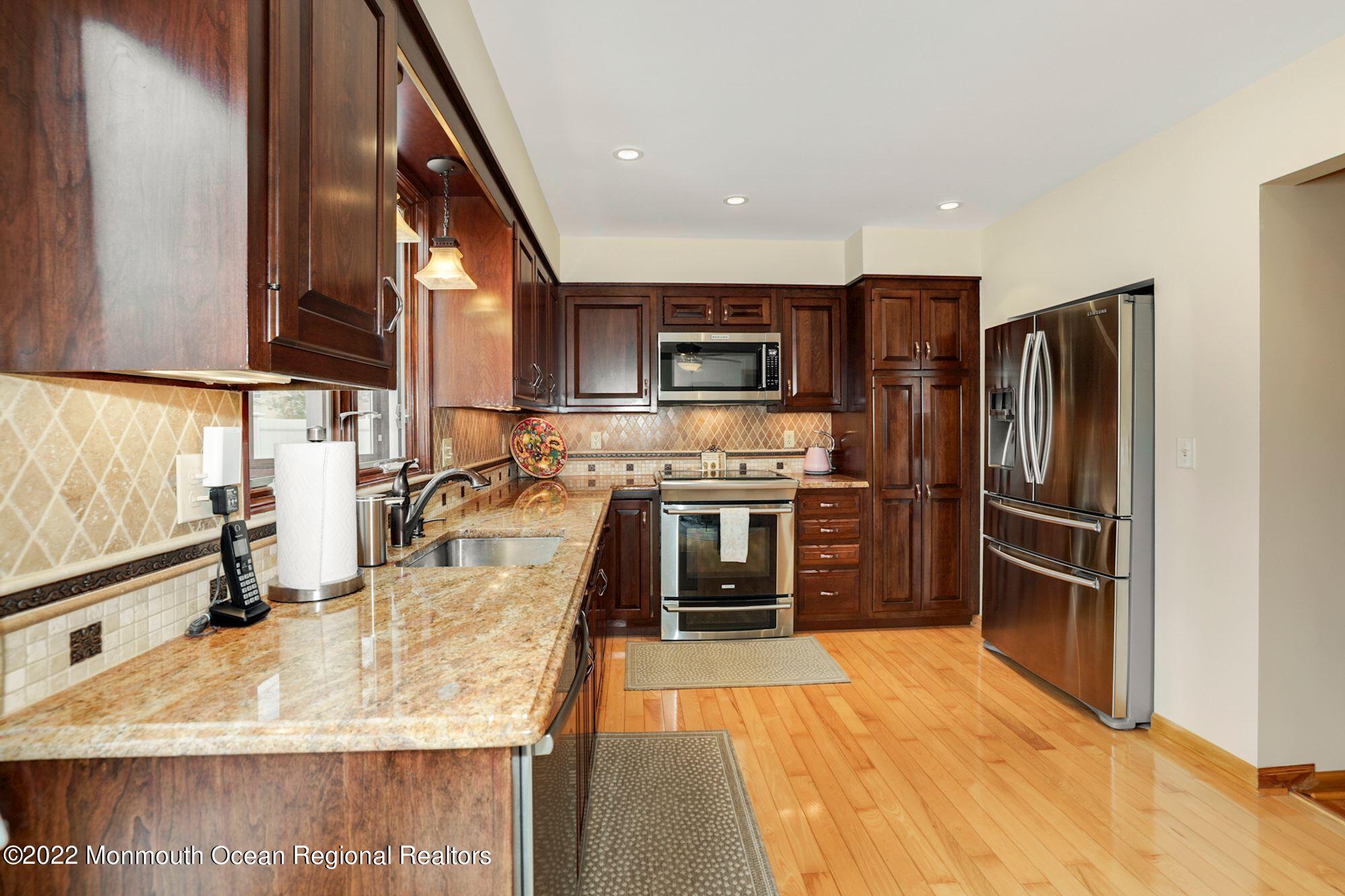 161 Tillotson Road Fanwood, NJ 07023 - Photo 17 of 41 021_161_TILLOTSON_RD_372331_700006