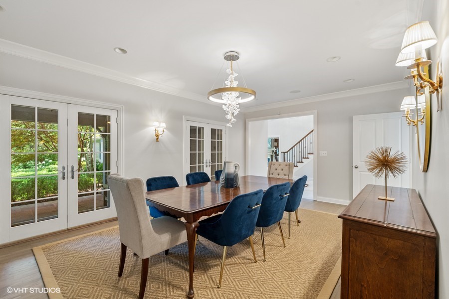 340 Old Farm Road Northfield, IL 60093 - Photo 19 of 50 a dining room with furniture and window