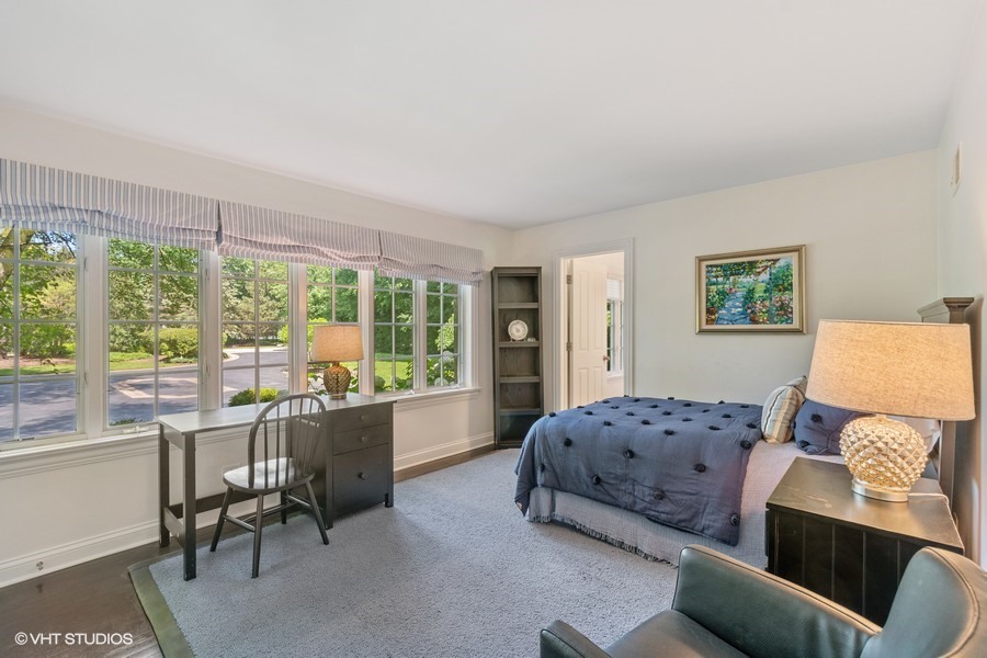 340 Old Farm Road Northfield, IL 60093 - Photo 28 of 50 a bedroom with a bed and a large window