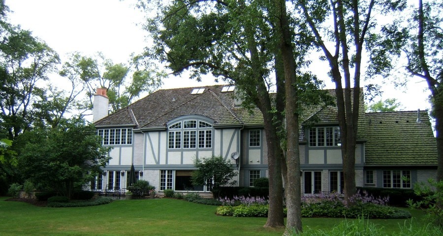 340 Old Farm Road Northfield, IL 60093 - Photo 38 of 50 a front view of a house with a yard