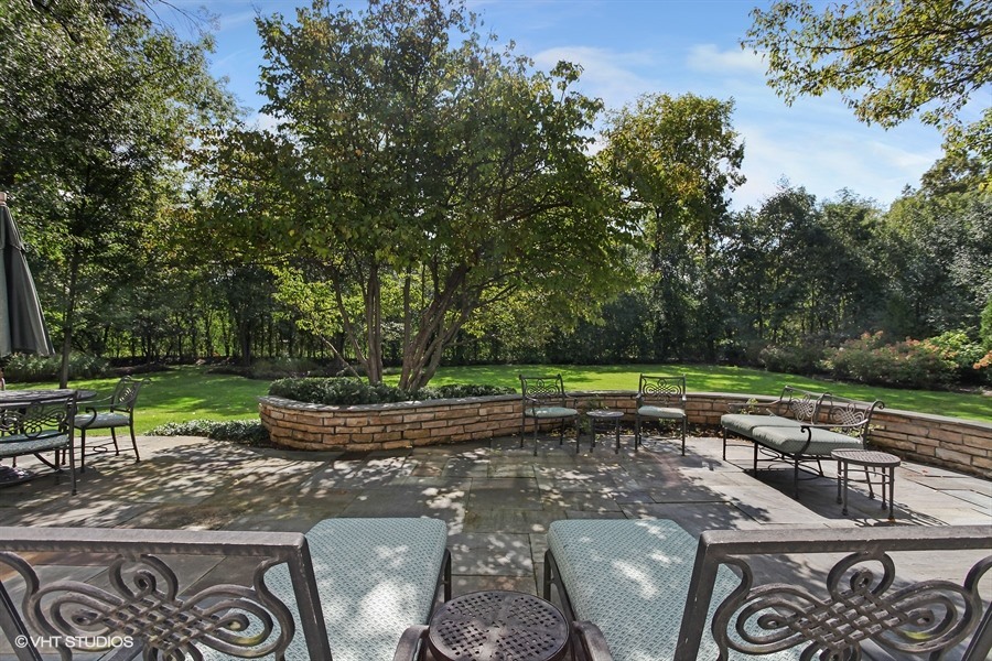 340 Old Farm Road Northfield, IL 60093 - Photo 41 of 50 a view of a backyard with sitting area