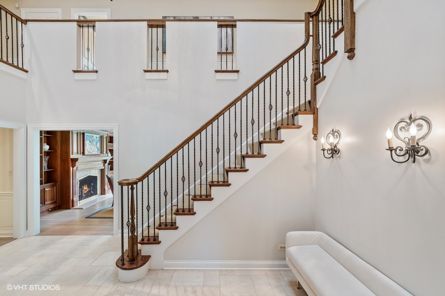 340 Old Farm Road Northfield, IL 60093 - Photo 8 of 50 a view of entryway and hall