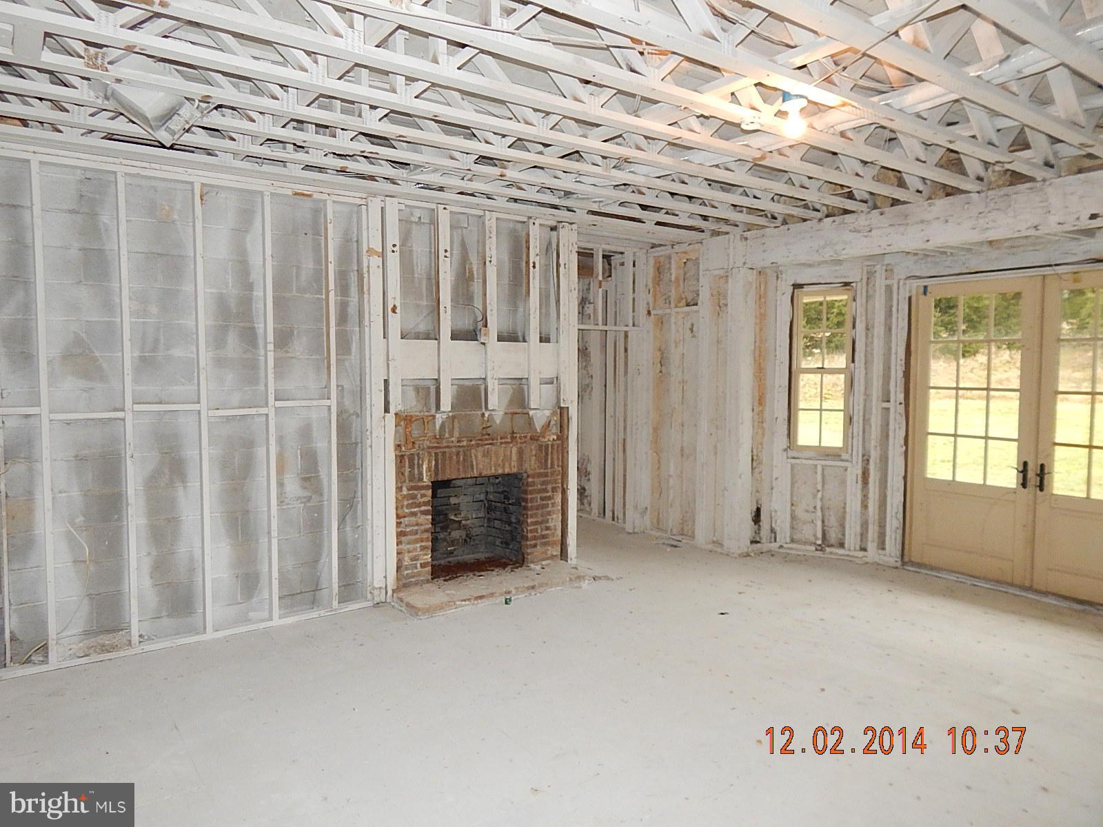 15314 Priceville Road Sparks, MD 21152 - Photo 10 of 28 Living Room