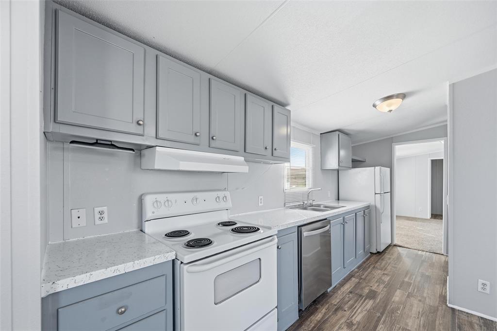 607 Keats Road Wilmer, TX 75172 - Photo 11 of 27 a kitchen with a white stove top oven and white cabinets