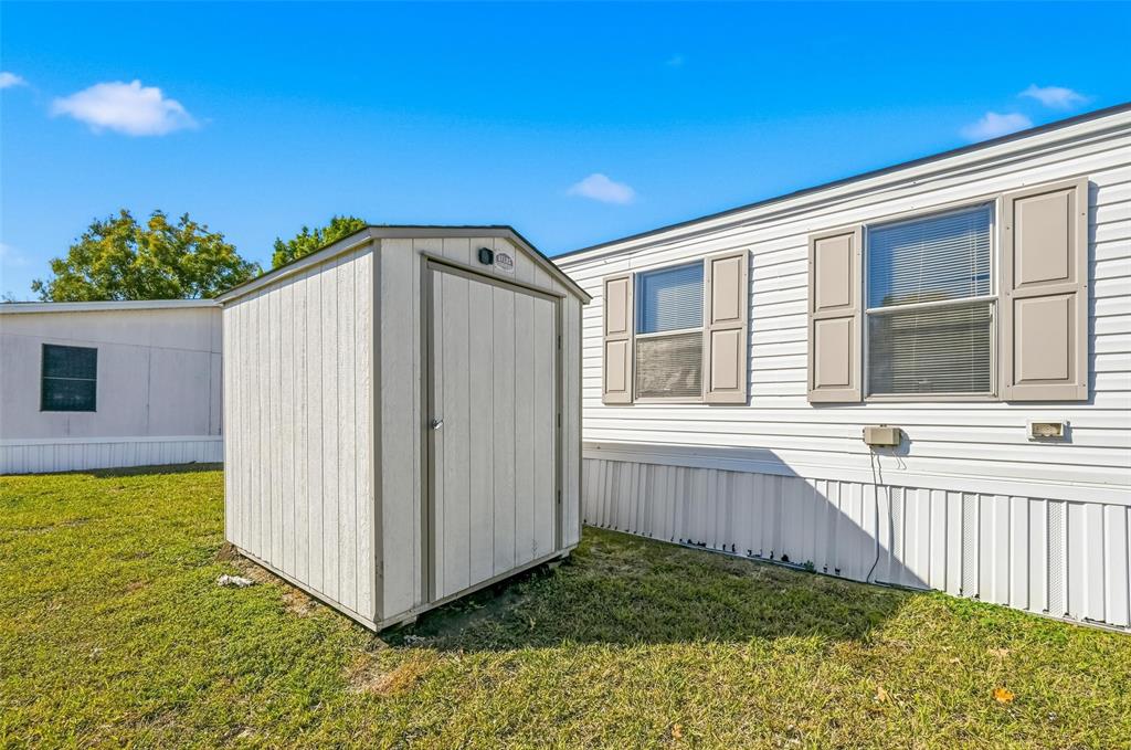 607 Keats Road Wilmer, TX 75172 - Photo 5 of 27 a house view with a backyard space
