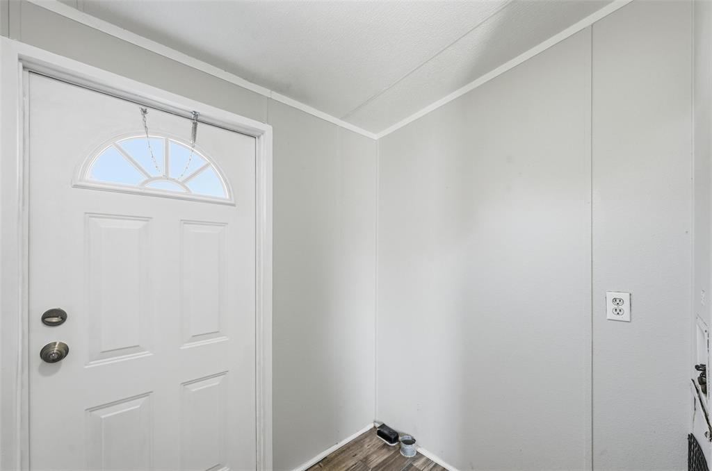 607 Keats Road Wilmer, TX 75172 - Photo 9 of 27 a view of an empty room