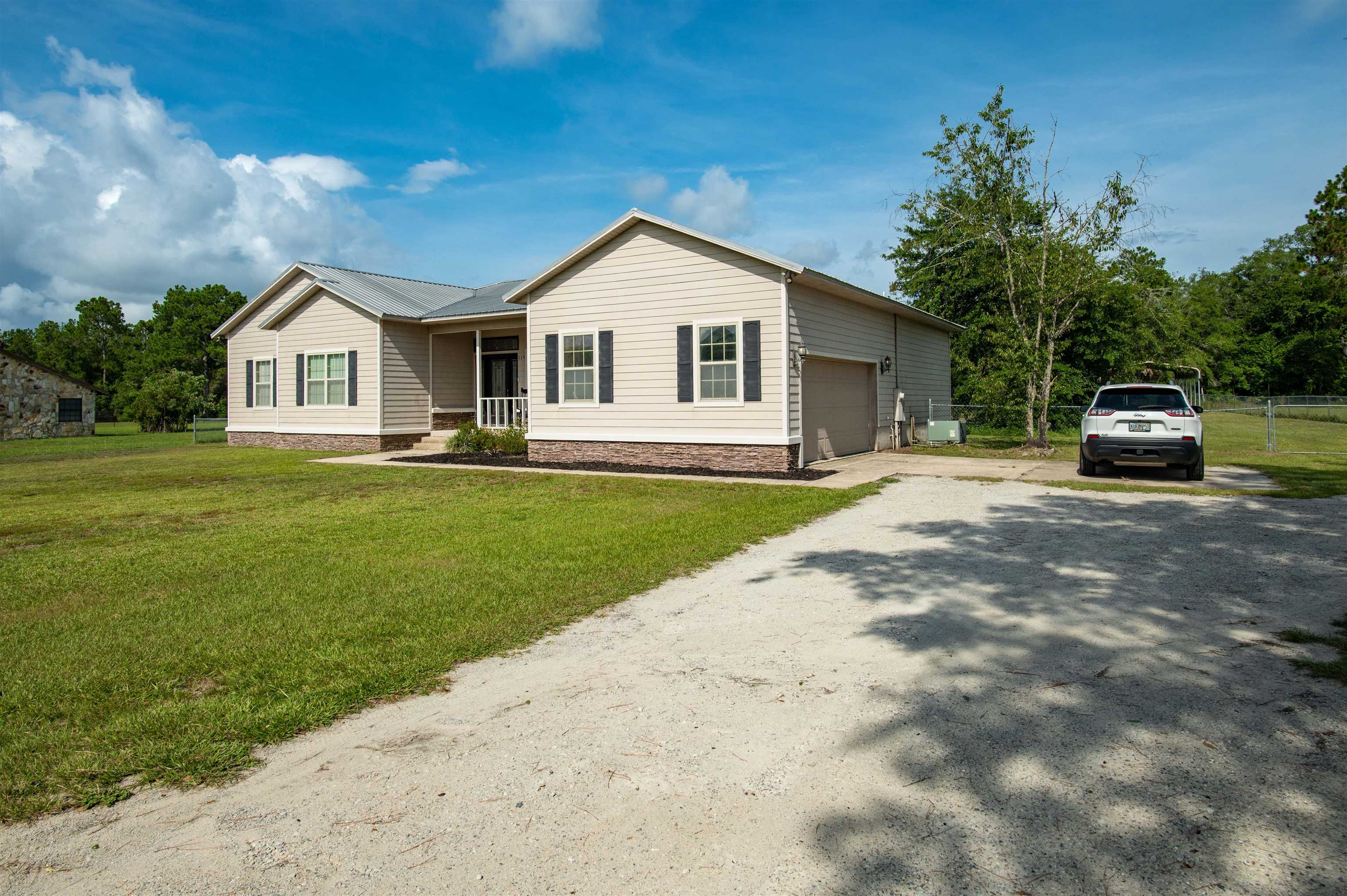 119 Wippletree Road Palatka, FL 32177 - Photo 4 of 41 Gallery Image 4