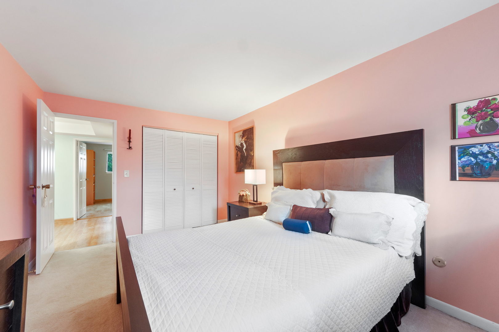 8559 West Rascher Avenue, Unit 3N Chicago, IL 60656 - Photo 12 of 15 a bedroom with a large bed and a lamp