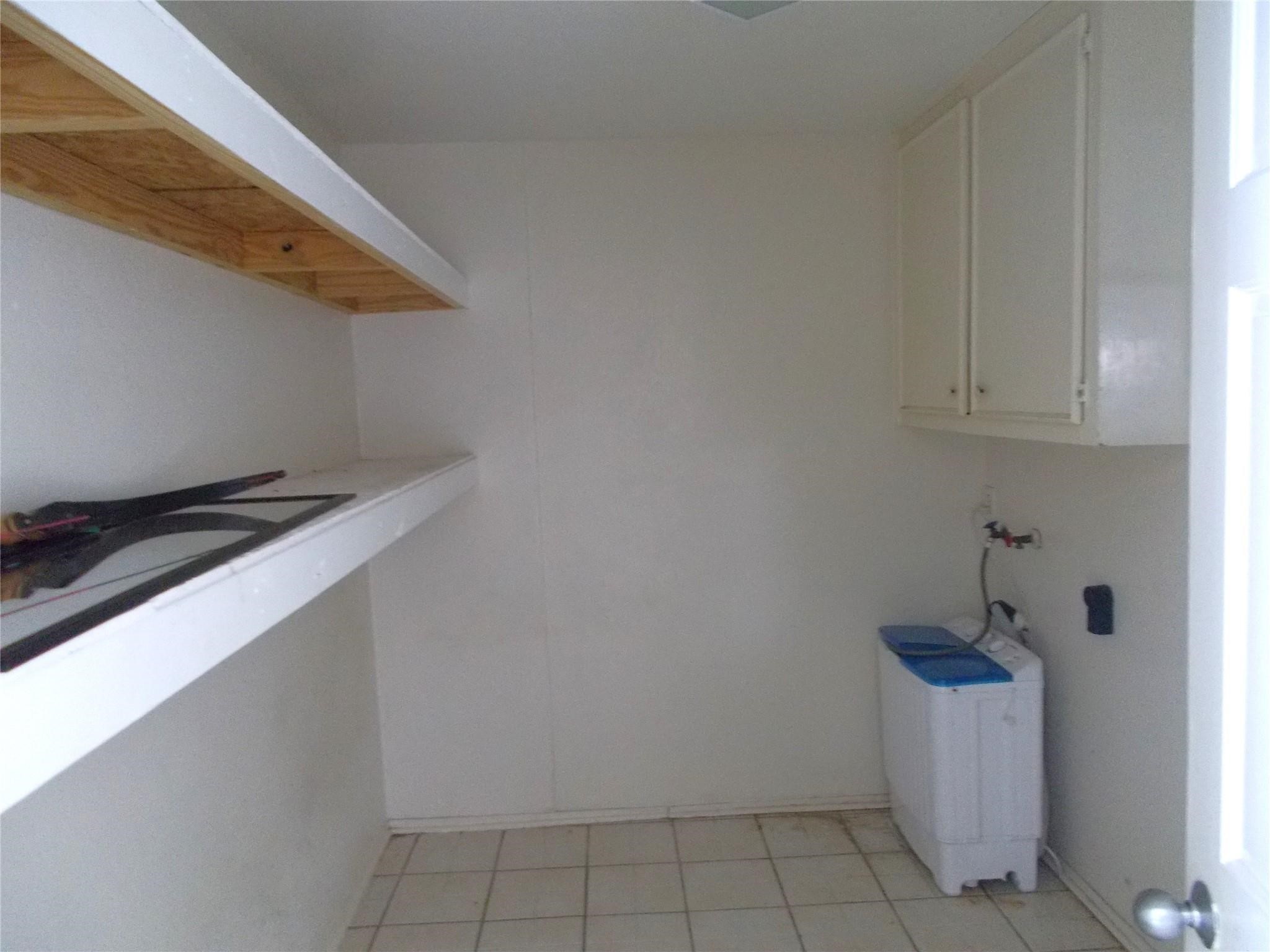 1923 Ojeman Road Houston, TX 77080 - Photo 13 of 14 a bathroom with a sink