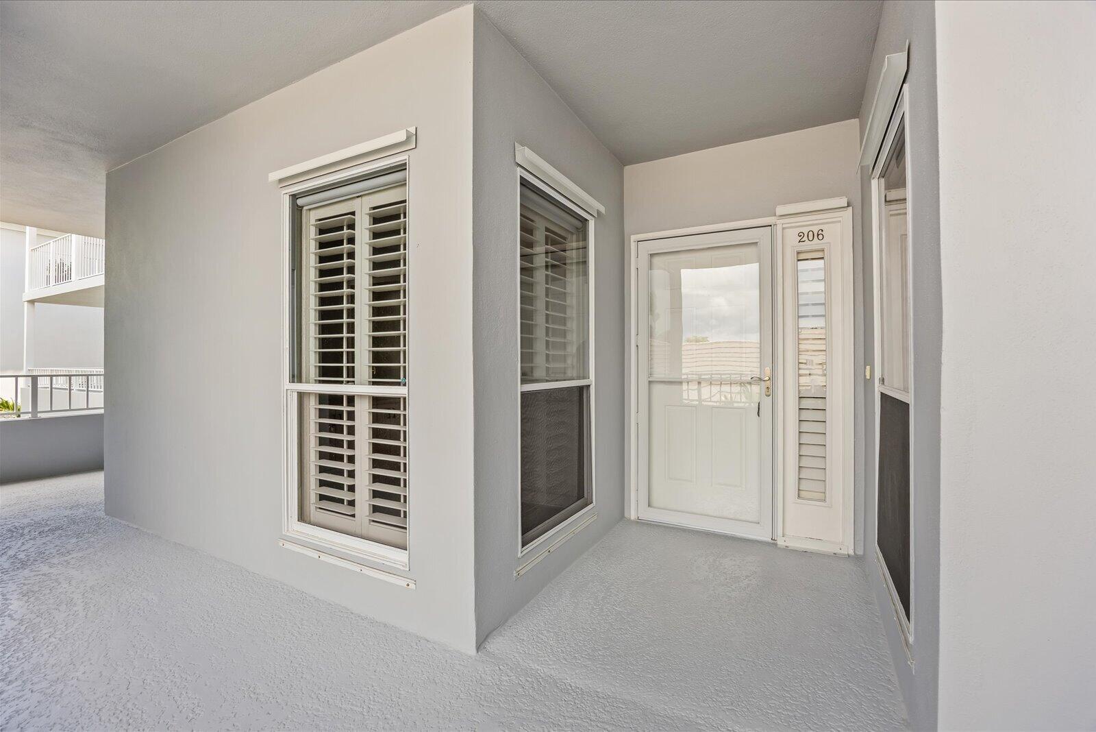 1903 Bay Road, Unit 206 Vero Beach, FL 32963 - Photo 2 of 31 1000004667