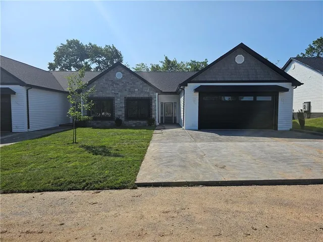 $465,000 | 816 South 10th Street, New Stanton, PA 15672