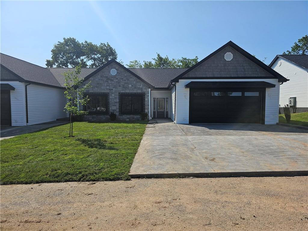 816 South 10th Street New Stanton, PA 15672 - Photo 1 of 27