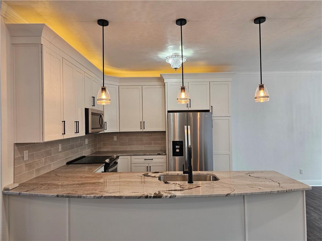 816 South 10th Street New Stanton, PA 15672 - Photo 4 of 27