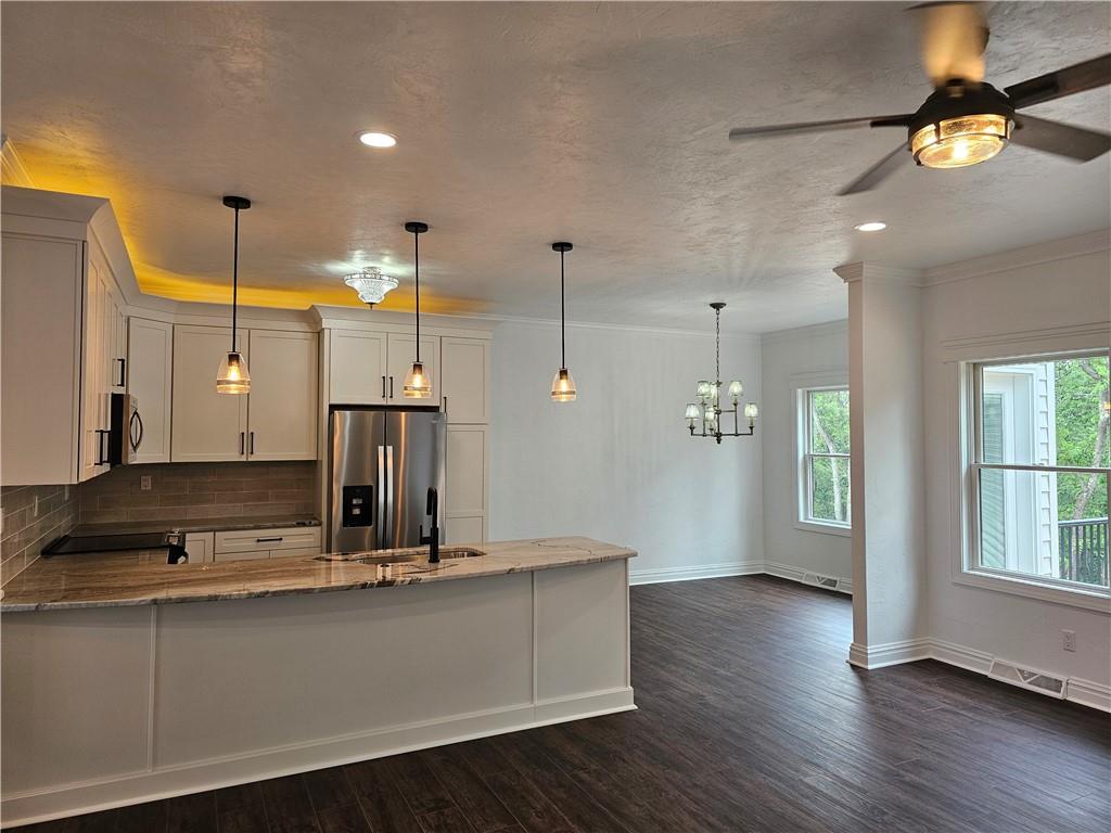 816 South 10th Street New Stanton, PA 15672 - Photo 5 of 27