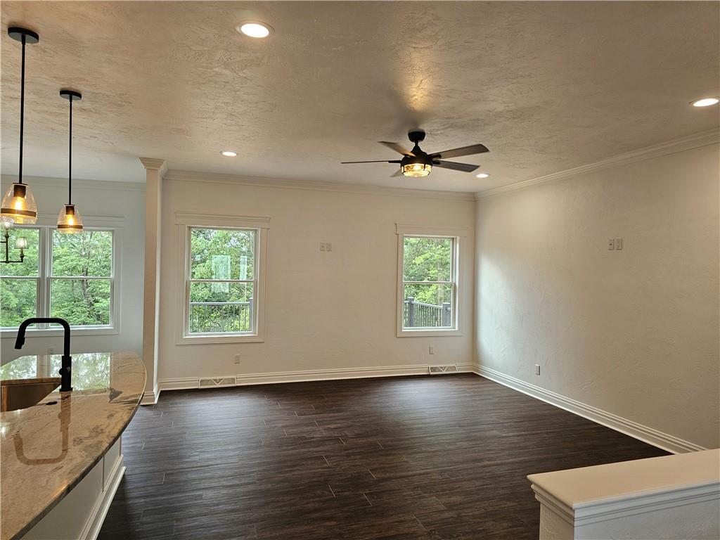 816 South 10th Street New Stanton, PA 15672 - Photo 7 of 27