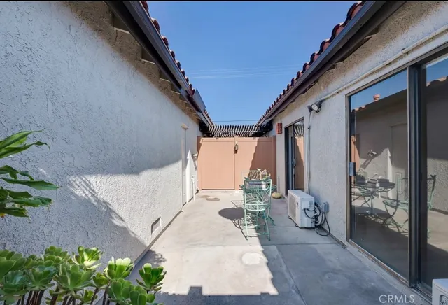 $560,000 | 10425 Hayford Street, Unit B, Bellflower, CA 90706