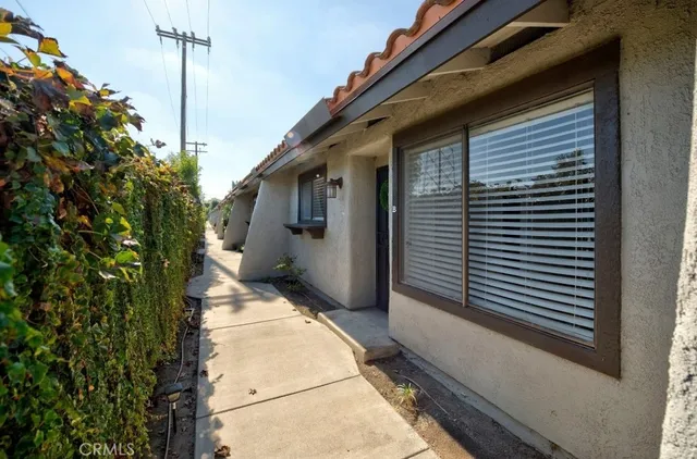 $560,000 | 10425 Hayford Street, Unit B, Bellflower, CA 90706