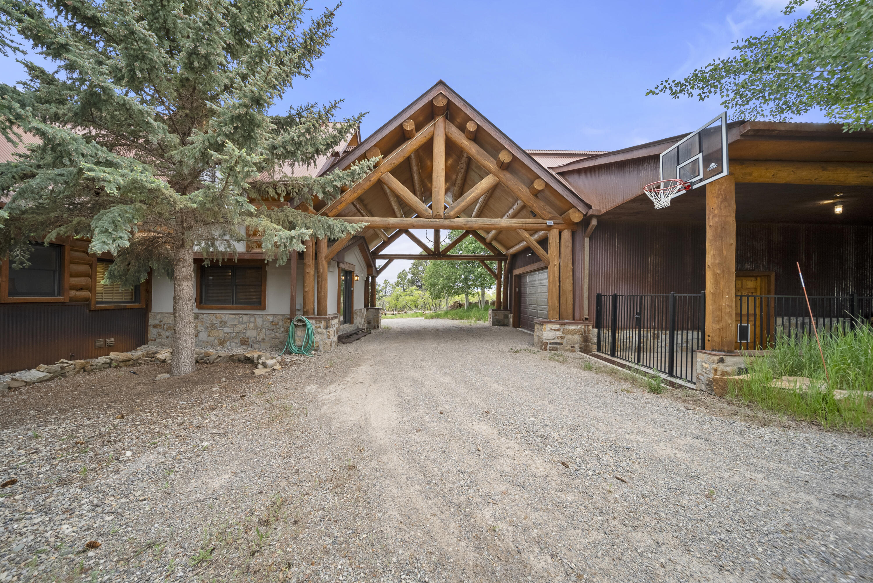 75 County Rd S44 Norwood, CO 81423 - Photo 20 of 34 Porte Co-Chere