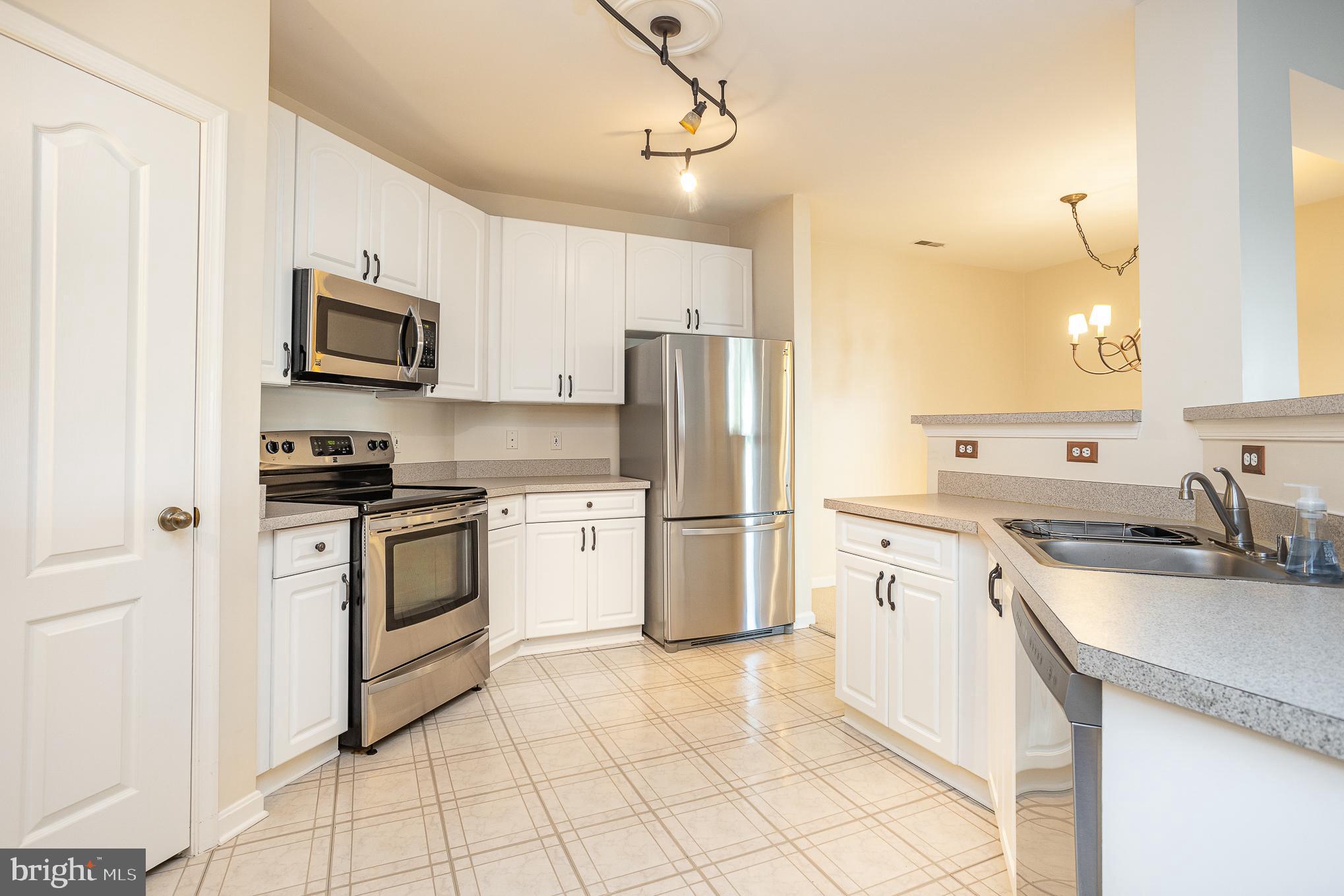 400 Symphony Circle, Unit 350D Cockeysville, MD 21030 - Photo 9 of 24 Kitchen with stainless steel appliances