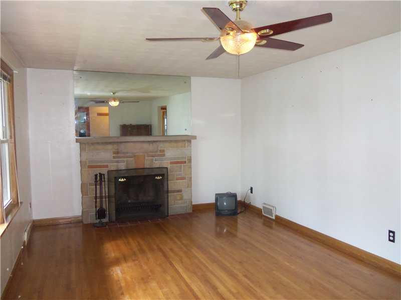 242 Chicora Road Butler, PA 16001 - Photo 5 of 12 Living Room.