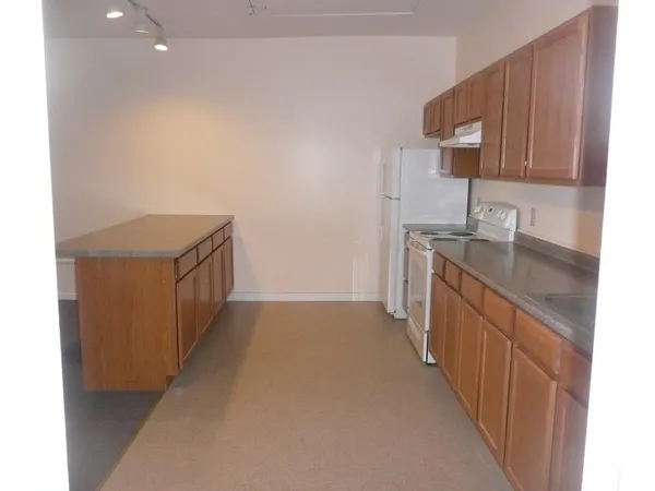 $1,350 | 101 Broad Street, Claremont, NH 03743