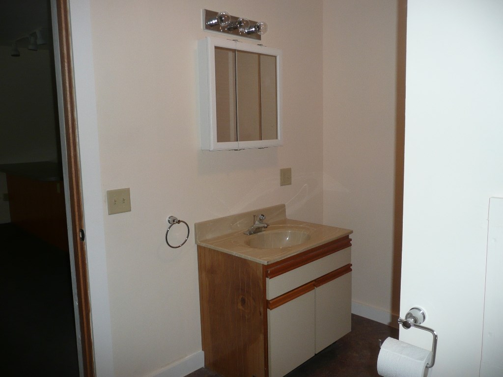 101 Broad Street Claremont, NH 03743 - Photo 7 of 10