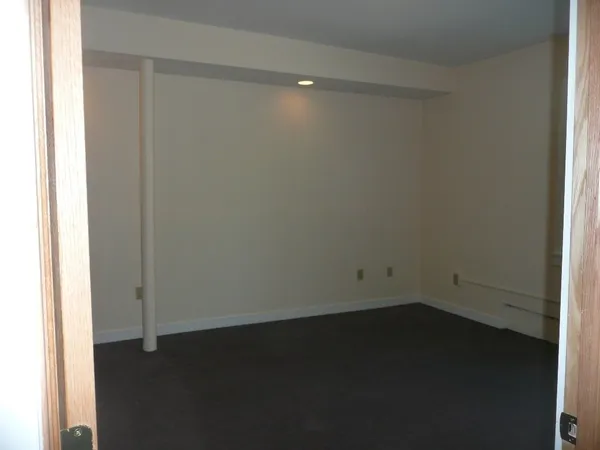 $1,350 | 101 Broad Street, Claremont, NH 03743