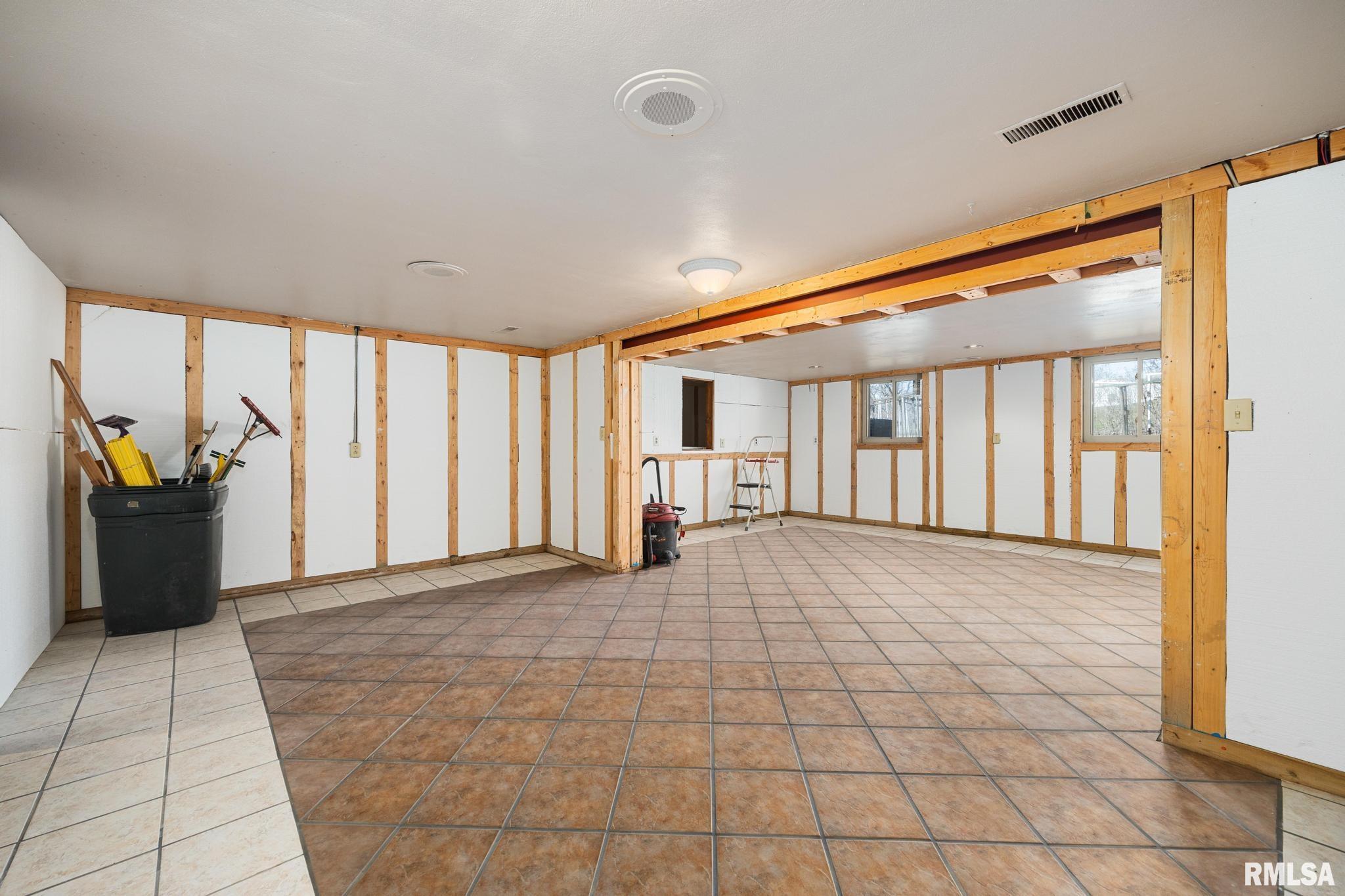 117 Arnold Road East Peoria, IL 61611 - Photo 27 of 35 Gallery Image 27