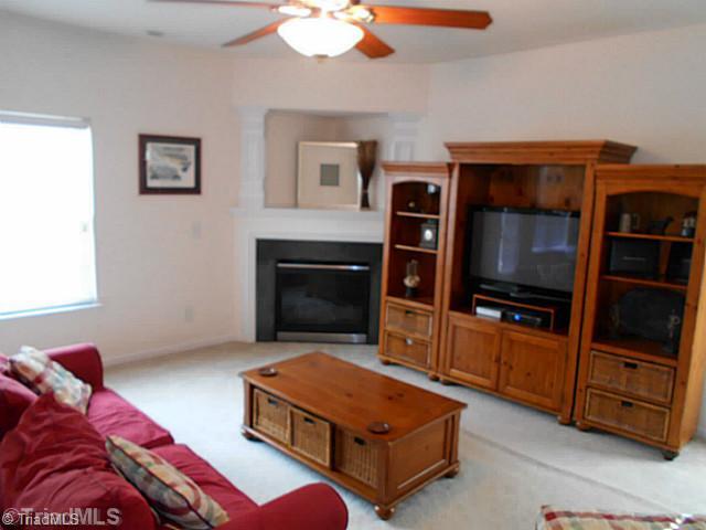899 Hedgepath Terrace High Point, NC 27265 - Photo 5 of 16 Living Room.