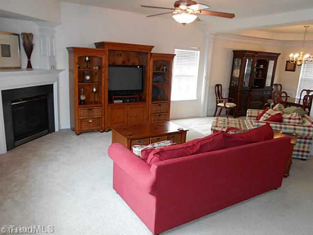 899 Hedgepath Terrace High Point, NC 27265 - Photo 6 of 16 Living Room.