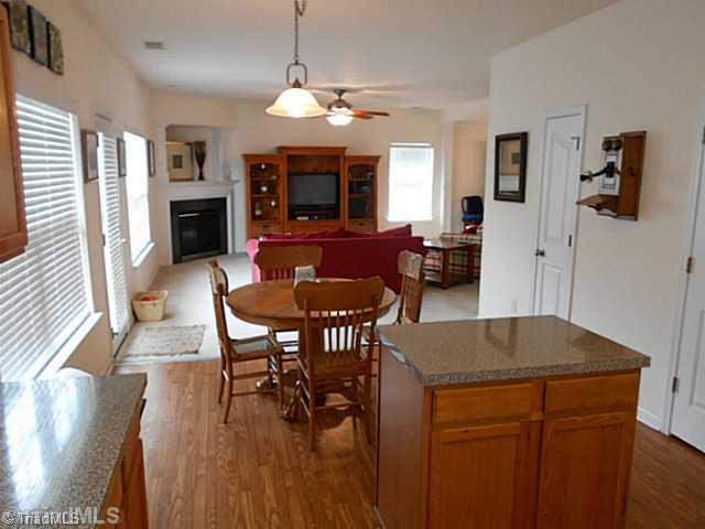 899 Hedgepath Terrace High Point, NC 27265 - Photo 9 of 16 Kitchen.