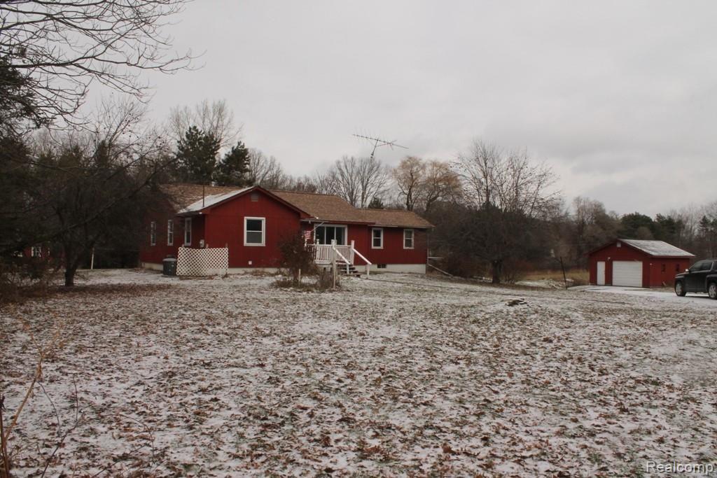 10321 Gordon Road Fenton, MI 48430 - Photo 4 of 37 Peaceful setting!