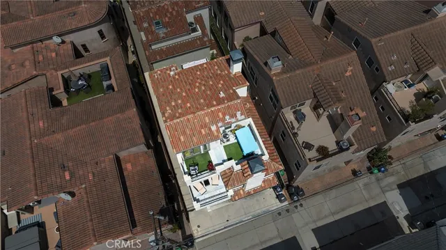walk in closet with wooden floor and mirror