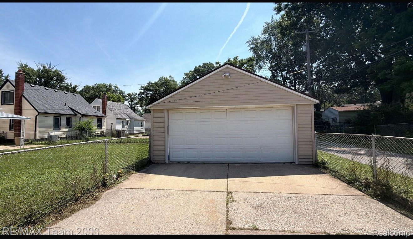 22959 Cleveland Street Dearborn, MI 48124 - Photo 12 of 12 IMG_6042.jpg