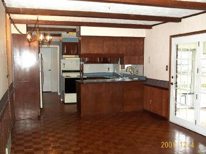 2045 Williamsburg Road Lexington, KY 40504 - Photo 4 of 5 Familyroom/kitchen